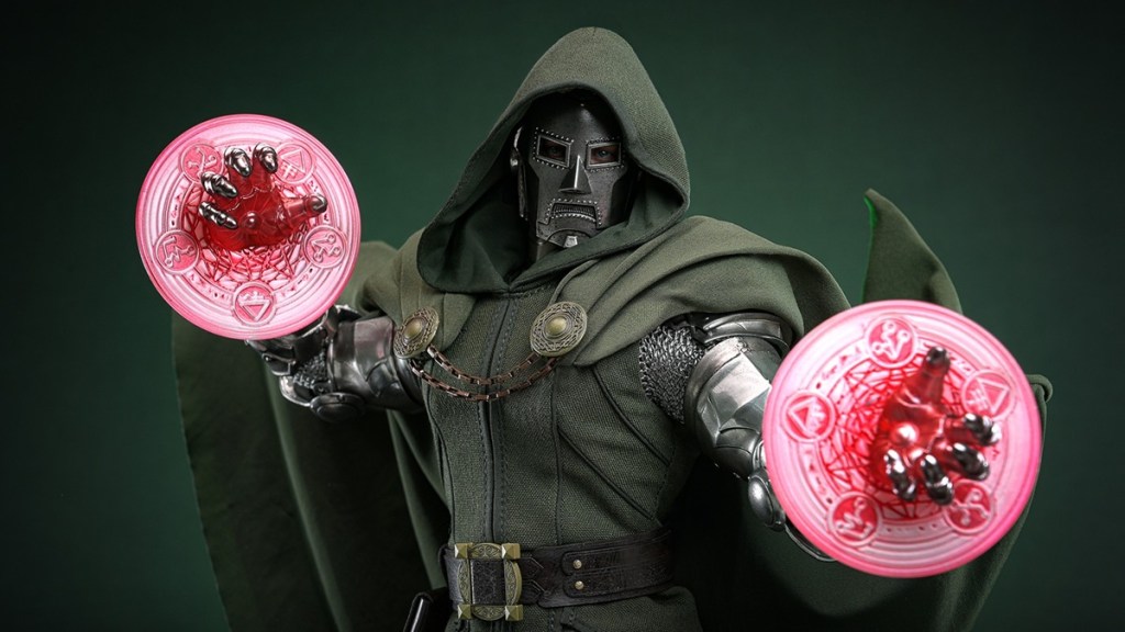 Doctor Doom Hot Toys 1/6 Scale Figure Revealed