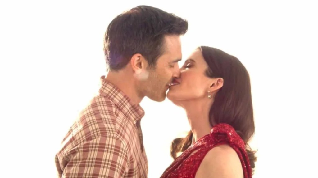 Superman and Lois kiss in series finale