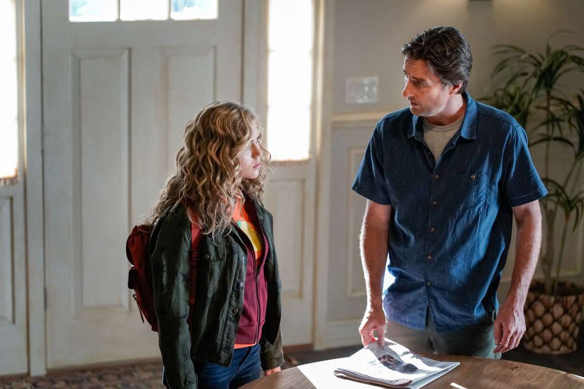 Brec Bassinger as Courtney Whitmore and Luke Wilson as Pat