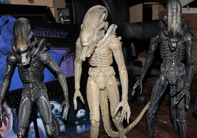 NECA Alien comparison